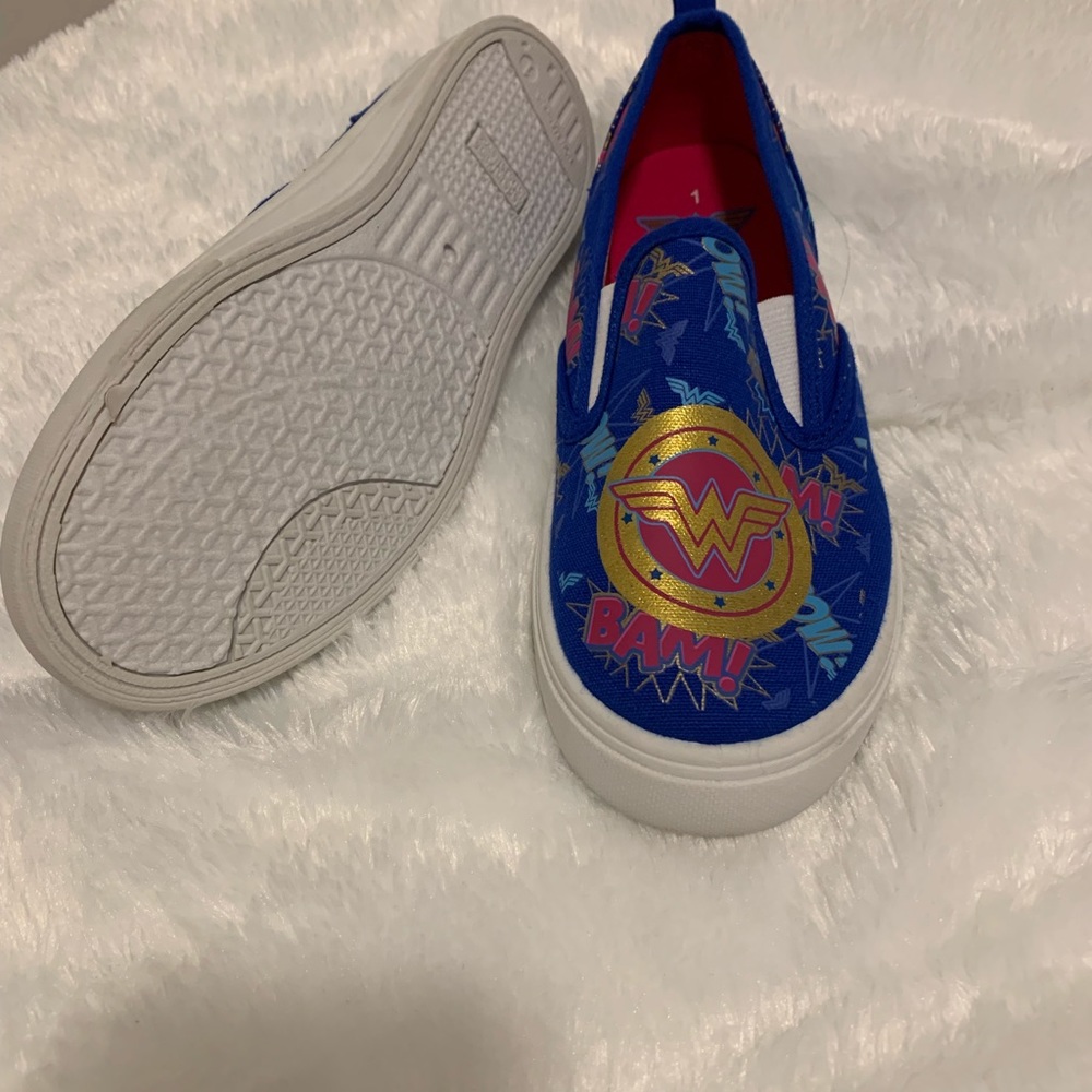 NWT Wonder Woman slip on shoes